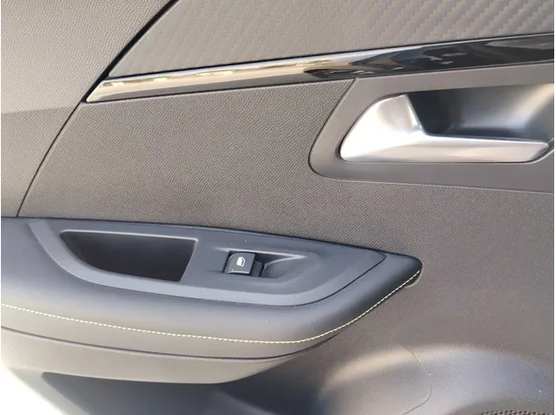 Car image 29