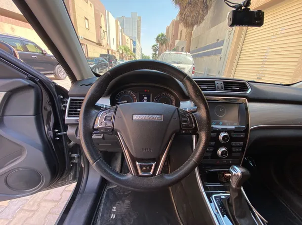 Car image 16