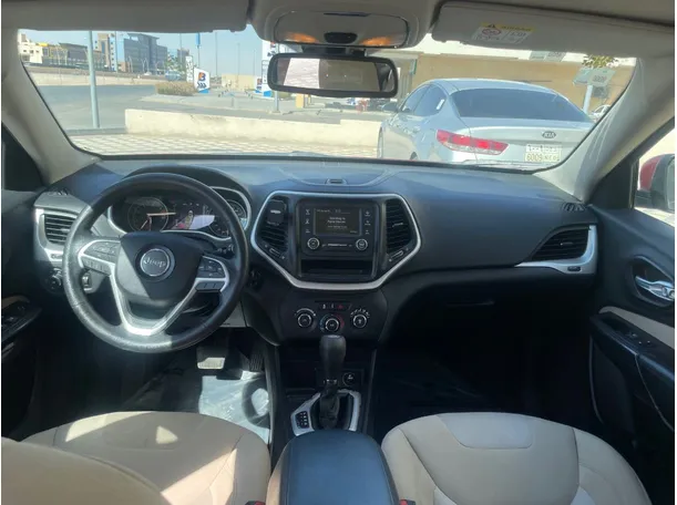 Car image 17
