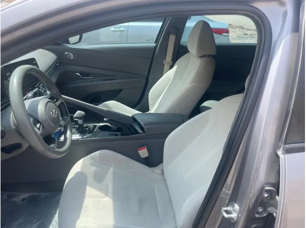 Car image 12