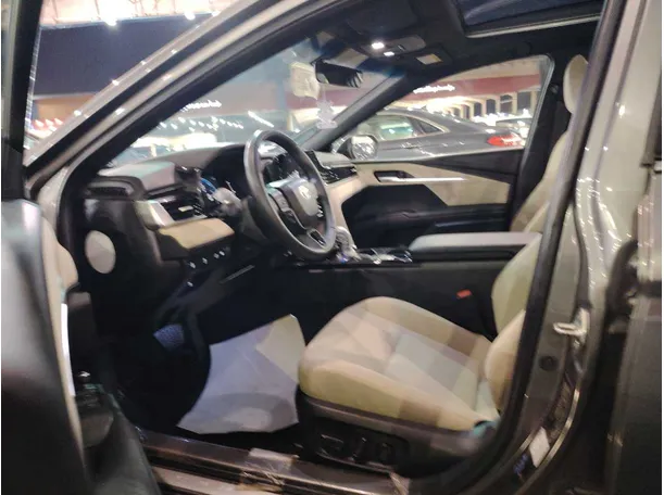 Car image 11