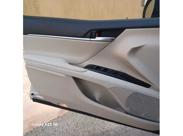 Car image 30