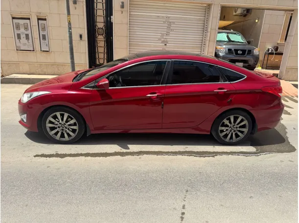 Car image 8