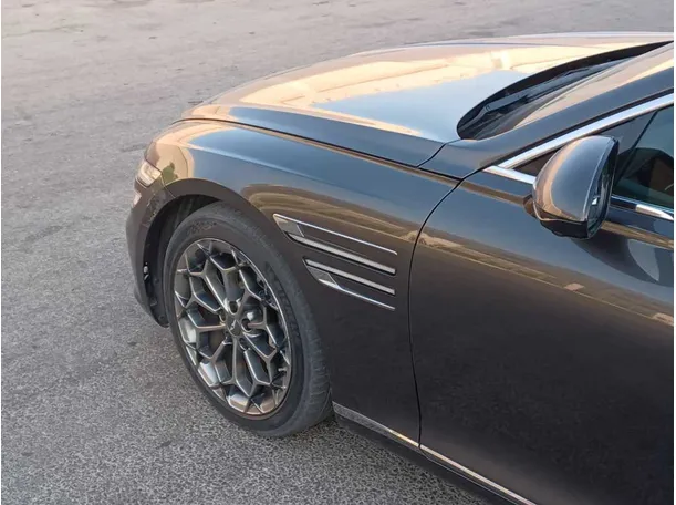 Car image 9