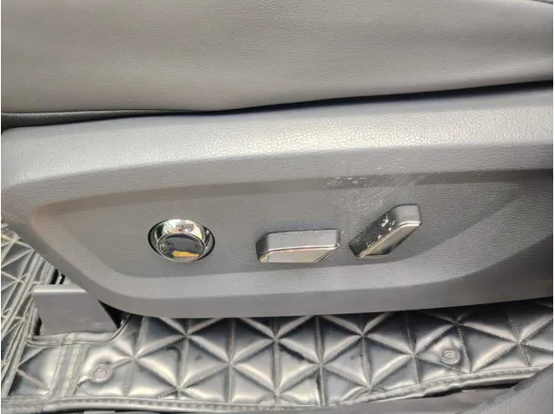 Car image 46