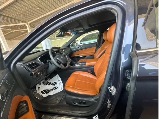 Car image 8