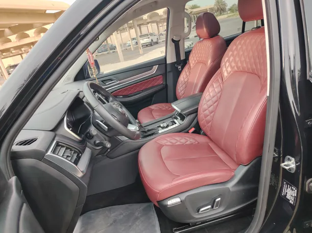Car image 12