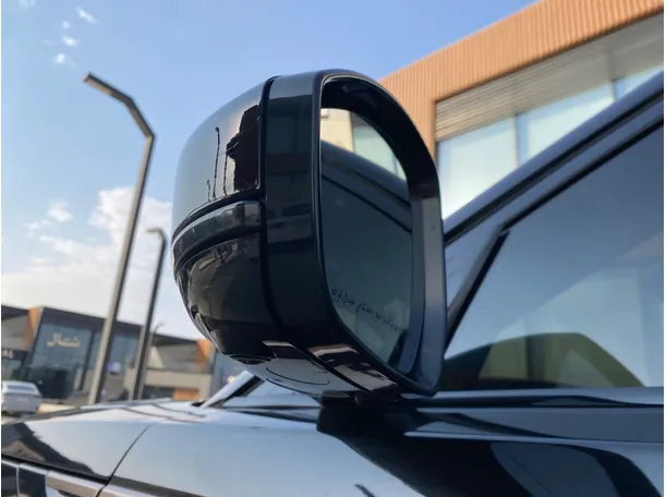 Car image 24