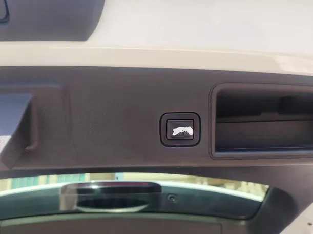 Car image 27