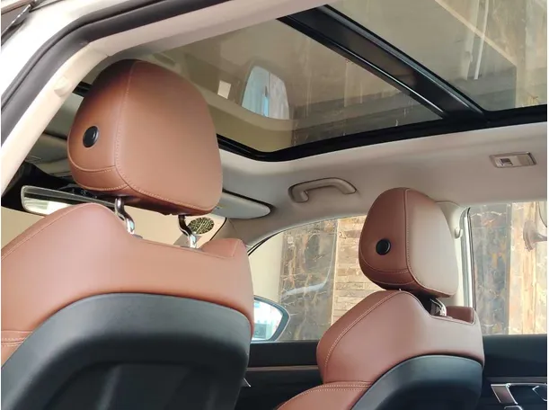 Car image 17