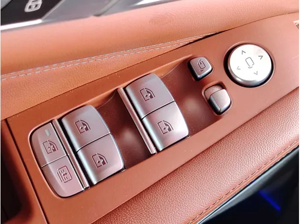 Car image 29