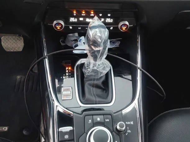 Car image 17