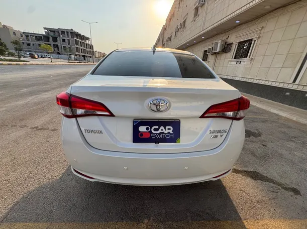 Car image 6
