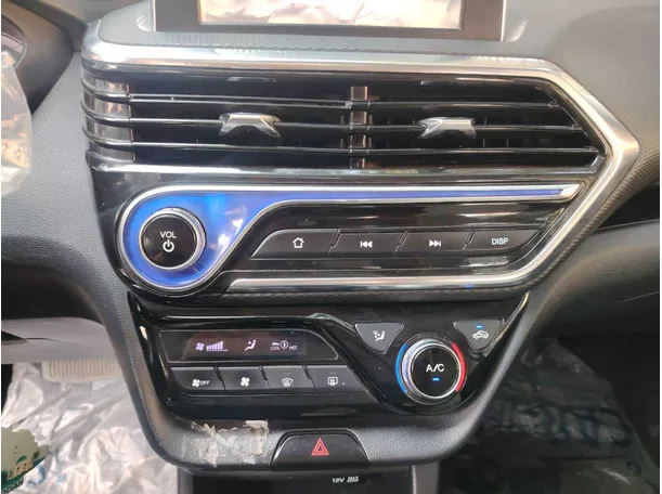 Car image 34