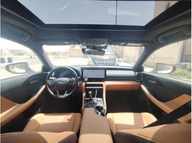 Car image 18