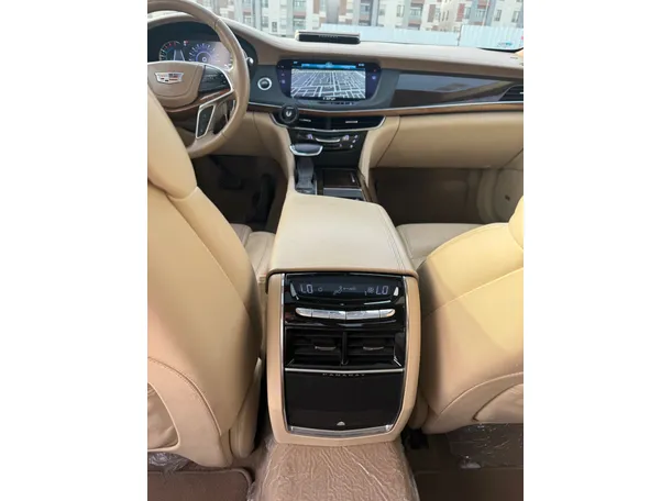 Car image 19