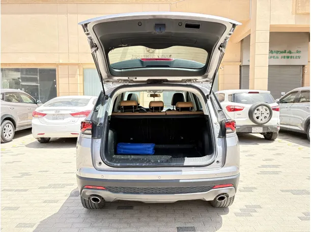 Car image 25