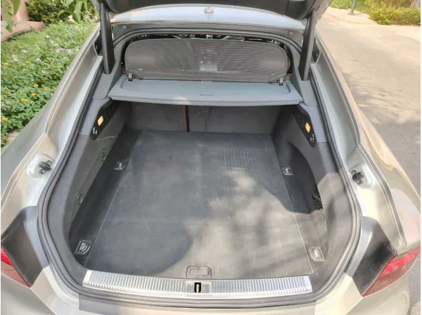 Car image 30