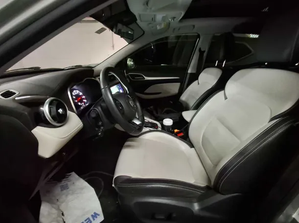 Car image 12