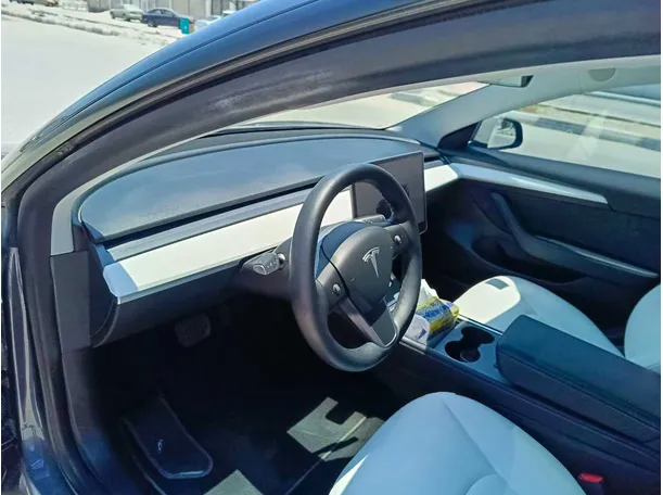 Car image 14