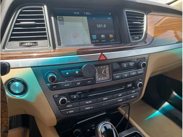 Car image 17