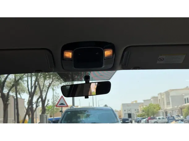 Car image 25
