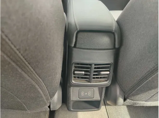 Car image 34