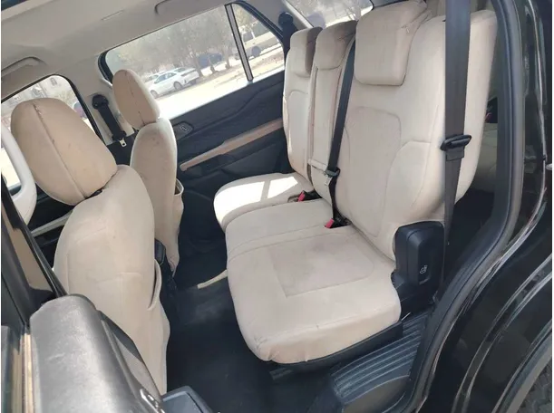 Car image 16