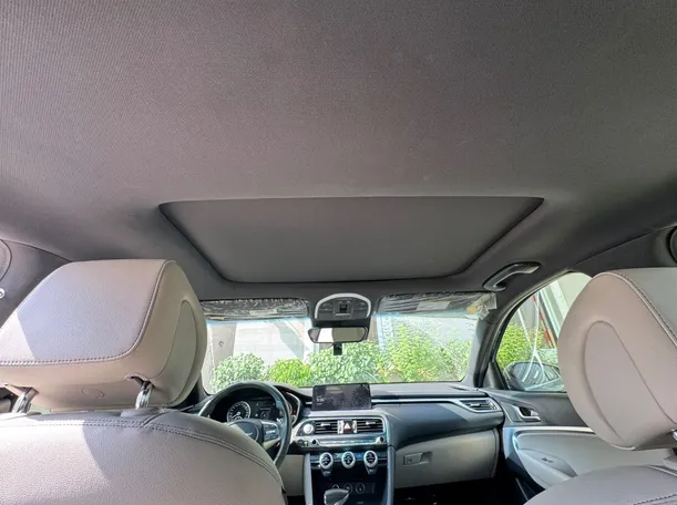 Car image 14