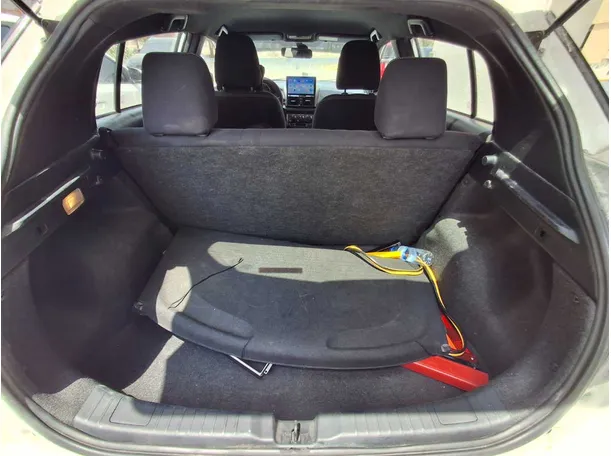 Car image 19