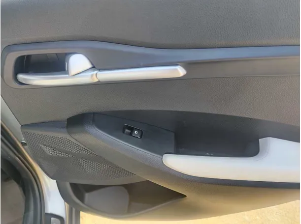 Car image 38