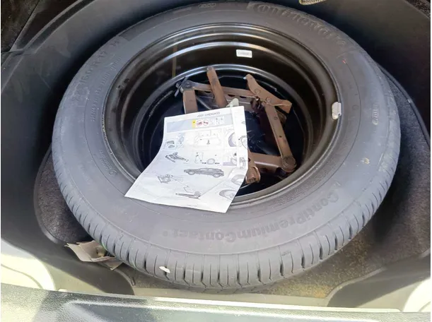 Car image 29