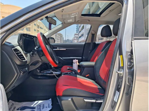 Car image 12