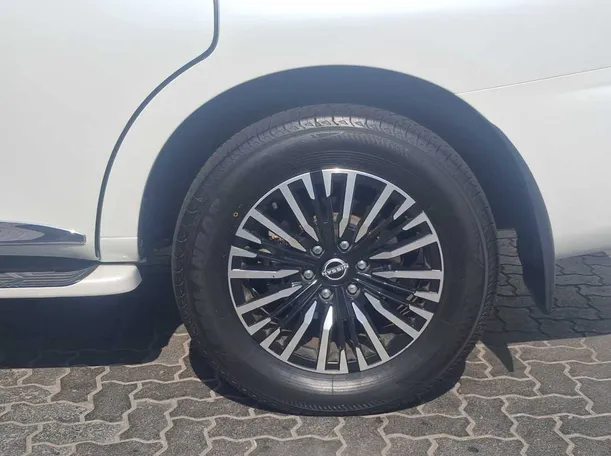 Car image 9