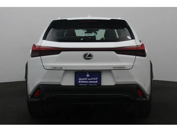 Car image 12