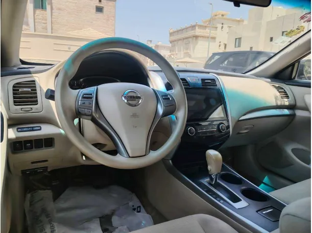 Car image 25