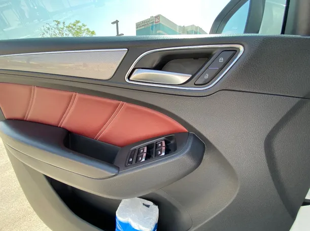 Car image 24