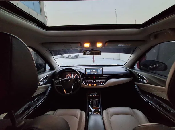 Car image 14
