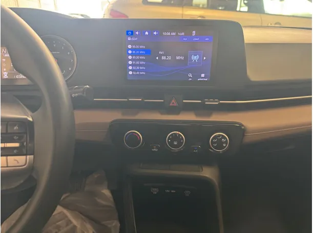 Car image 12