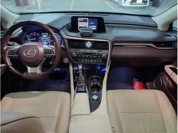 Car image 16