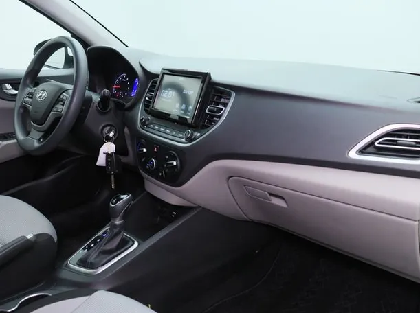 Car image 10