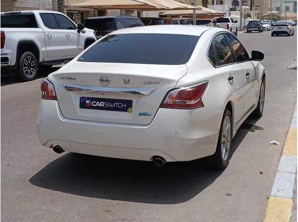 Car image 5