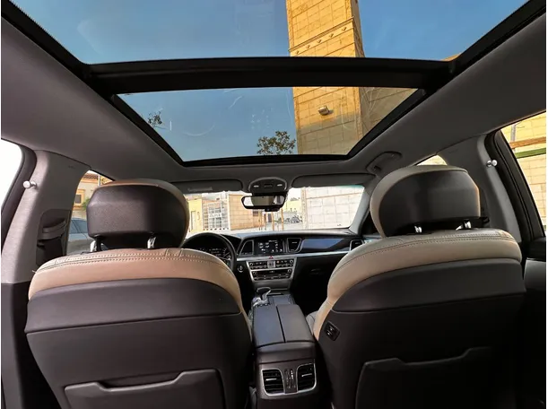 Car image 16