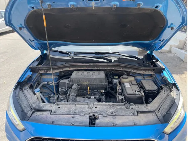 Car image 25
