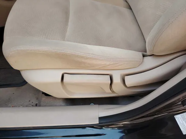 Car image 32
