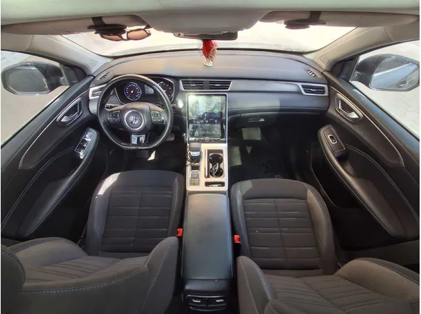 Car image 11