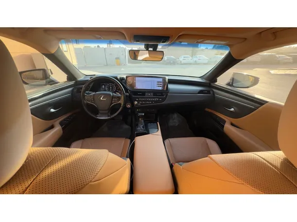 Car image 15