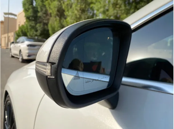 Car image 22