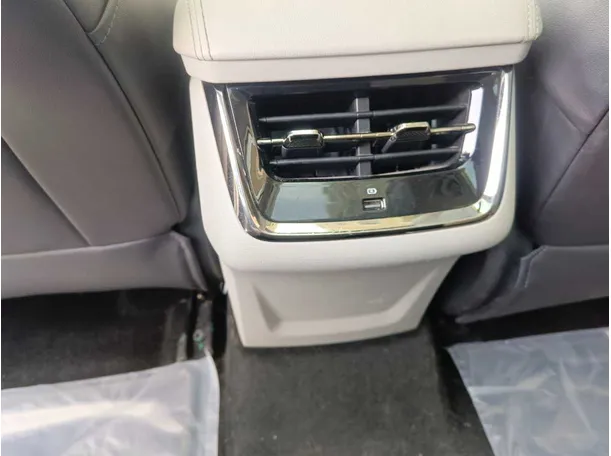 Car image 31