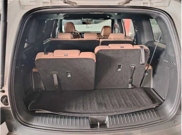 Car image 30